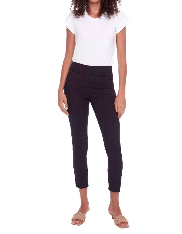 Trendy graphic tees for women-Pull On Pants In Black