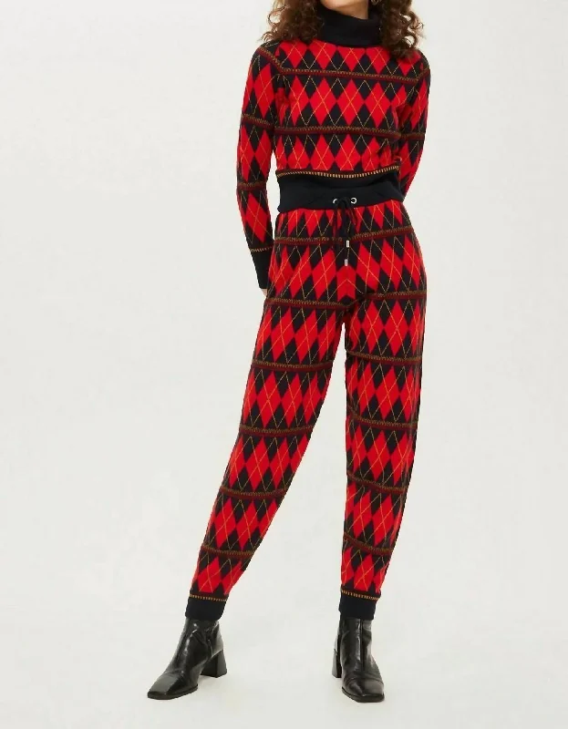 High-waisted leggings for workouts-Argyle Print Knitted Jogger Pants In Red