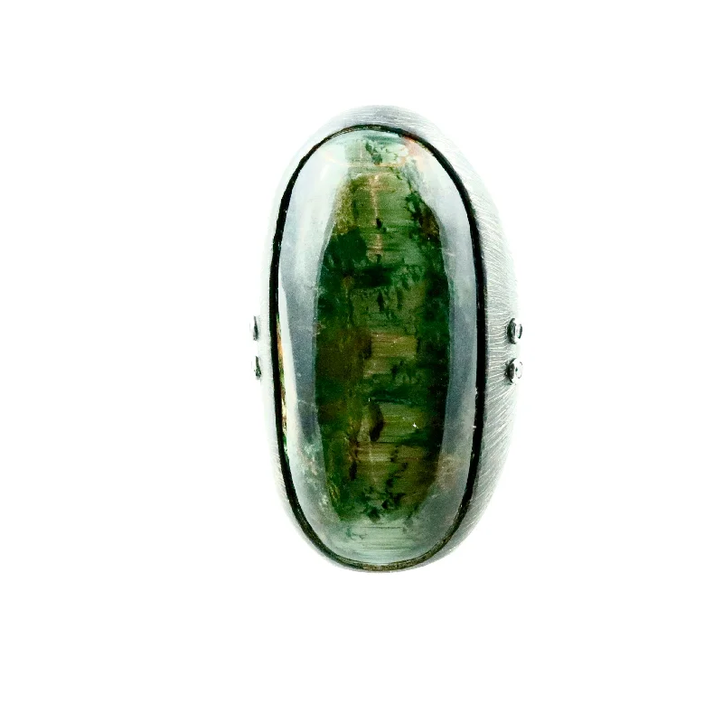 Vintage gold bracelets for women-Oval Shape Green Tourmaline With Diamonds Ring