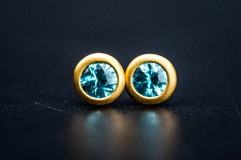 Chic birthstone necklaces for women-18k Yellow Gold Aquamarine Stud Earrings