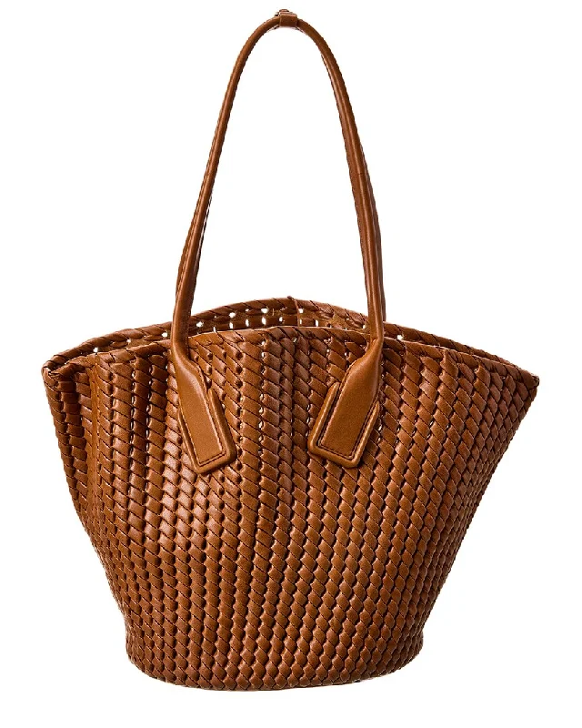 Retro style handbags with wooden handles-Bottega Veneta Basket Intrecciato Leather Tote (Authentic Pre-Owned)